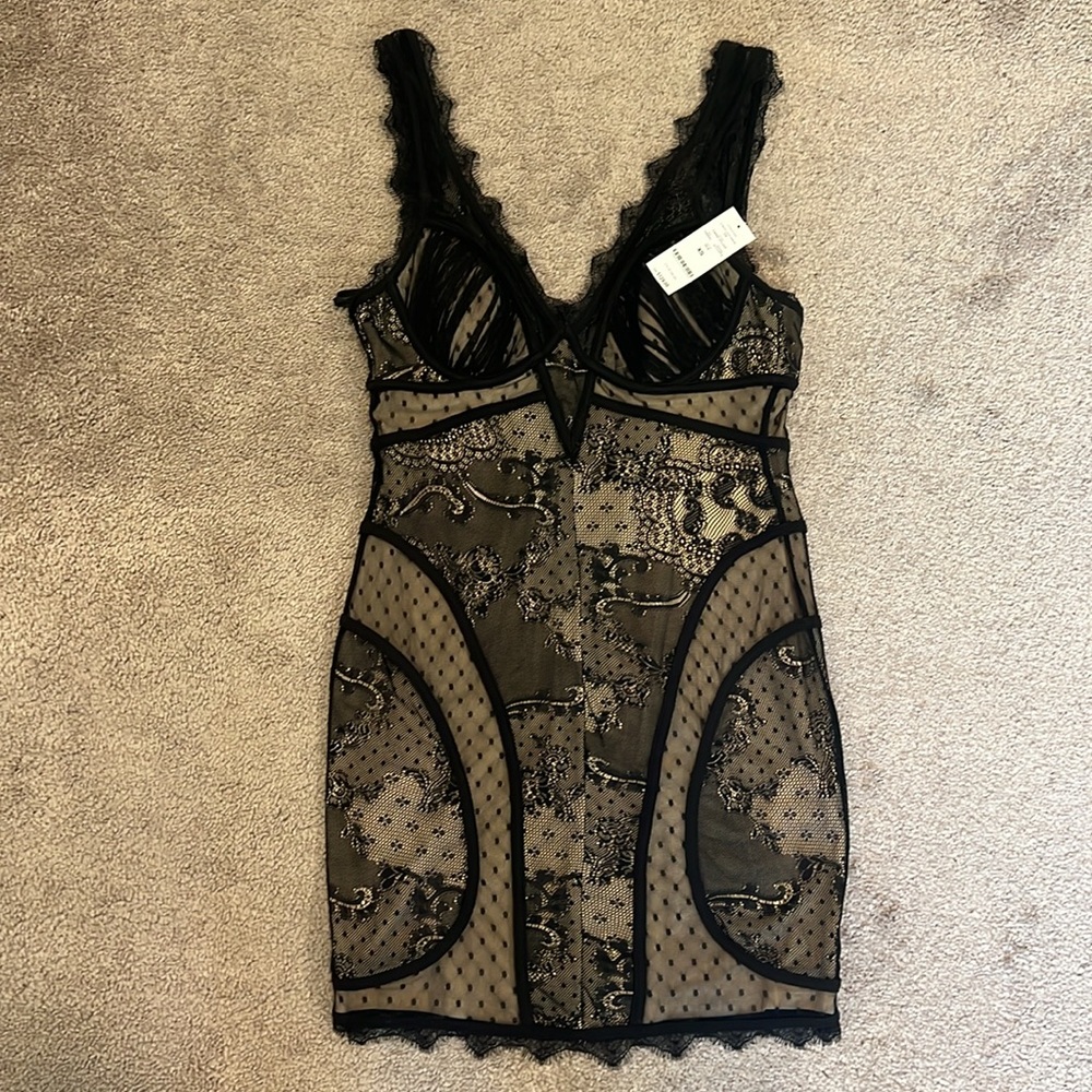 Bebe Downtown V-Neck Lace Dress, size XS - Picture 2 of 6